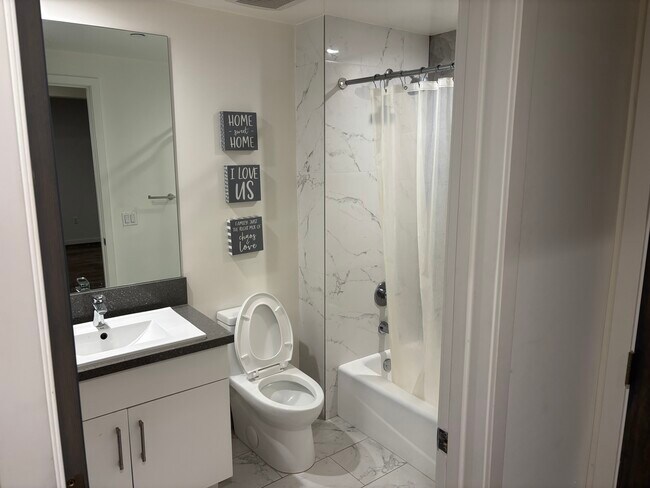 Foto del edificio - 4600 Coldwater Canyon Ave