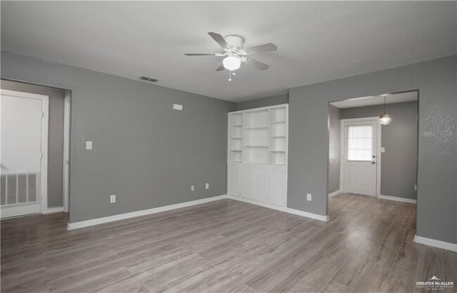 Building Photo - 15 Angus St