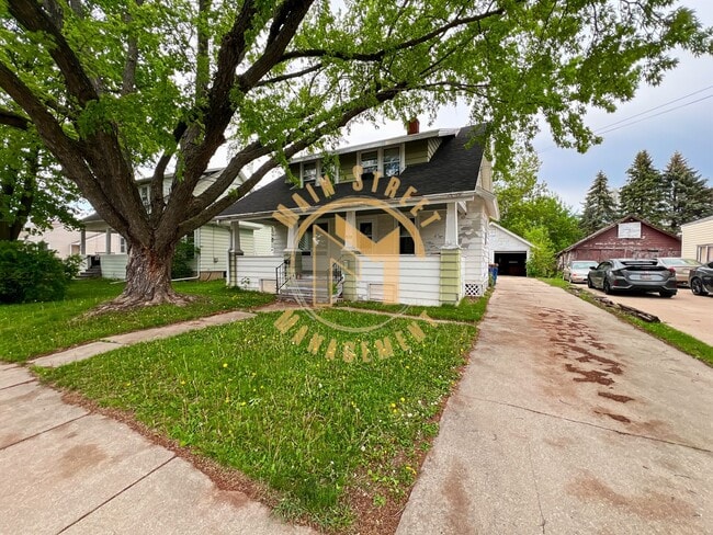 Building Photo - 828 7th St