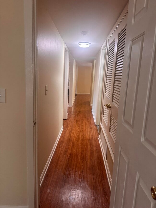 Building Photo - 6633 Poplar Woods Cir E