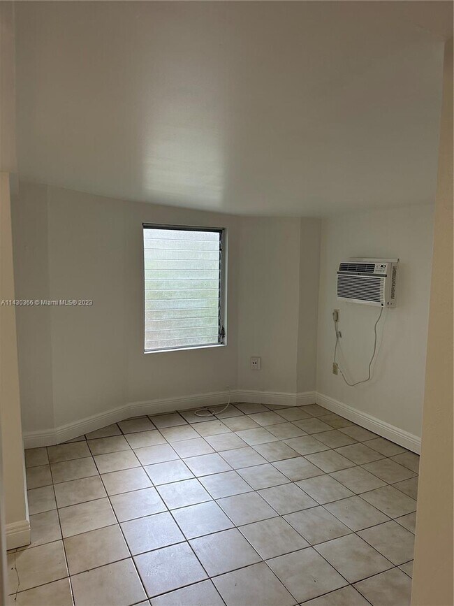 Foto del edificio - 2430 SW 25th Terrace