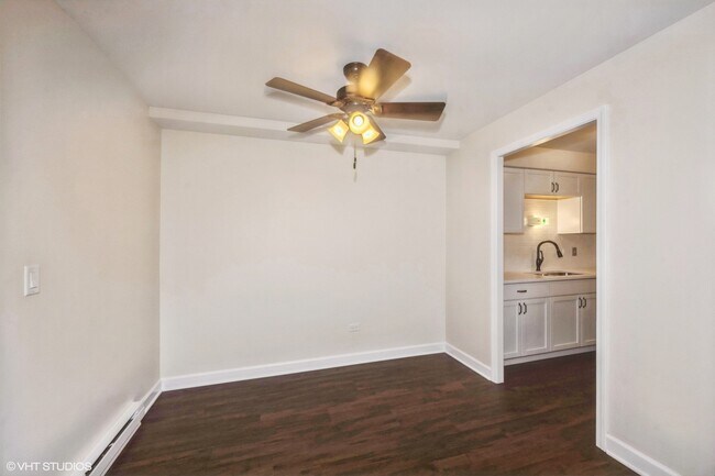 Foto del edificio - 5102 N Leonard Dr