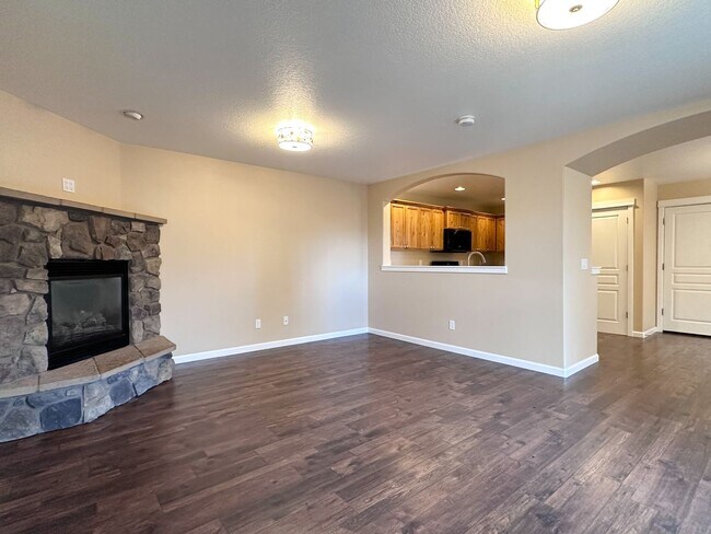 Building Photo - Gorgeous 3 Bd/2.5Ba in Redmond!