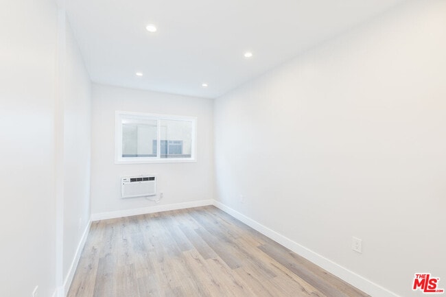 Building Photo - 3872 Bentley Ave