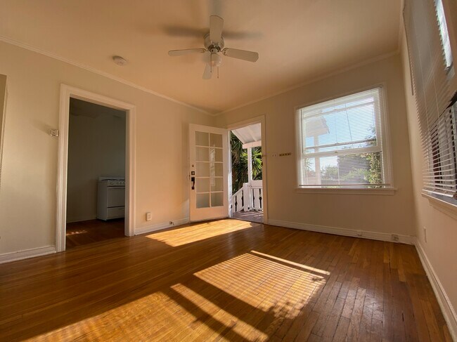 Building Photo - 812 N Hayworth Ave