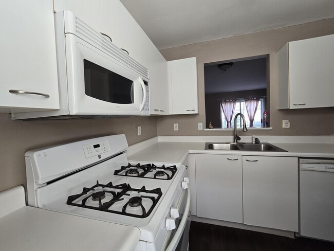 Building Photo - 5690 Kilbury Ln