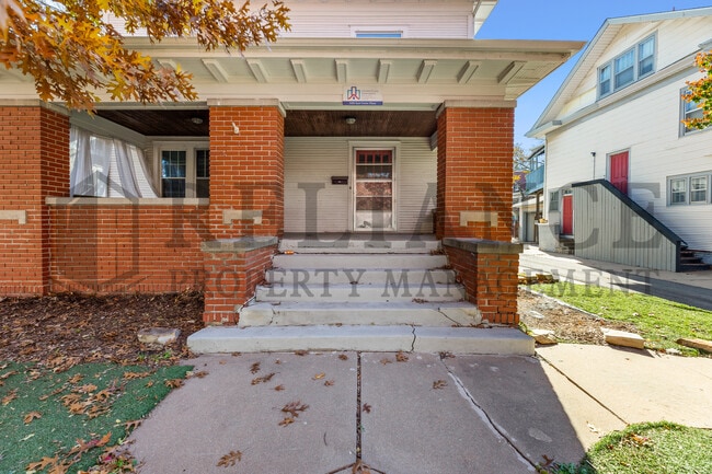 Building Photo - 3325 Victor Pl