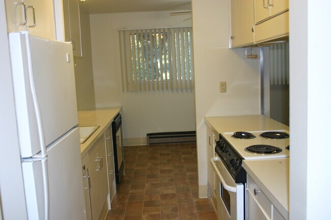 Kitchen - 1034 Pine St