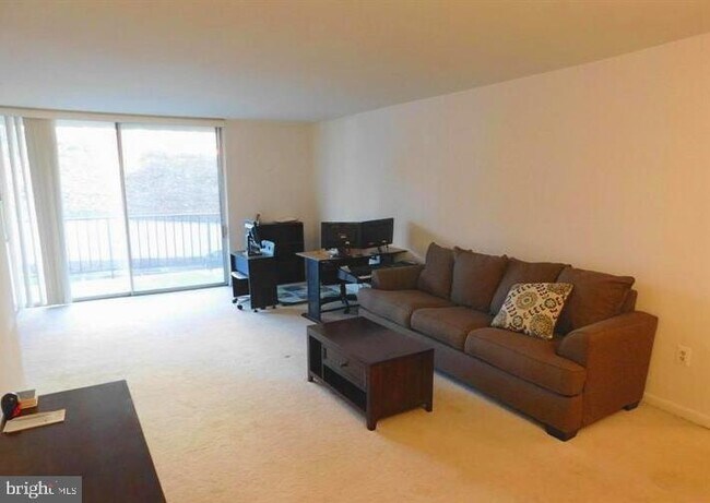 Foto del edificio - 5565 Columbia Pike