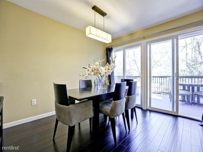 Building Photo - 3 br, 2 bath - 510 E Ponce de Leon Ave Apt T
