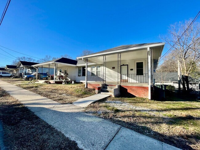 Foto del edificio - Adorable 2 bedroom, 1 bath duplex | Located in Gastonia