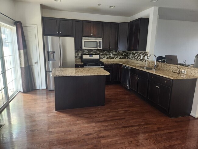 Foto del edificio - 1233 Parish Ave