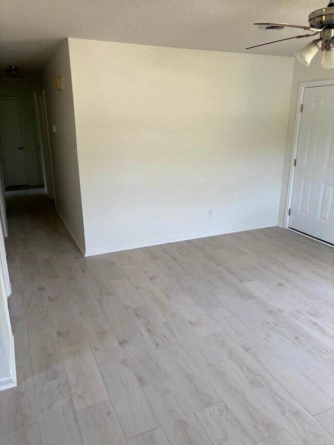 Building Photo - 118 Stone Dr