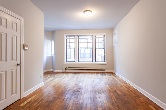 Building Photo - 717 W Barry Ave