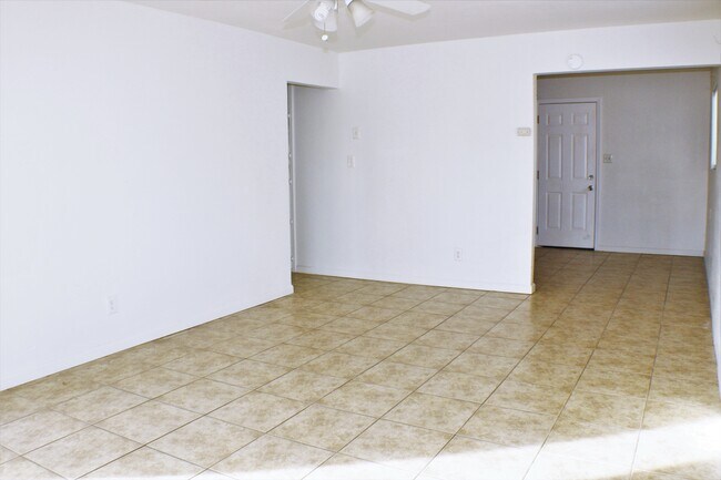 Foto del edificio - 1120 E 9th St