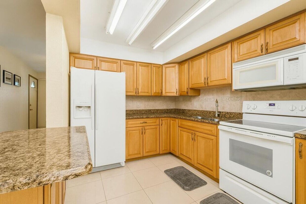 Primary Photo - 2533 Dolphin Dr