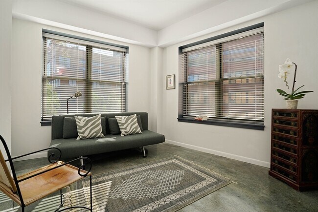 Foto del edificio - 1166 Washington St