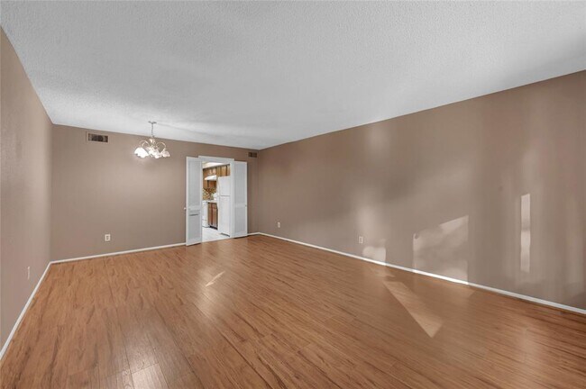 Foto del edificio - 14227 Misty Meadow Ln