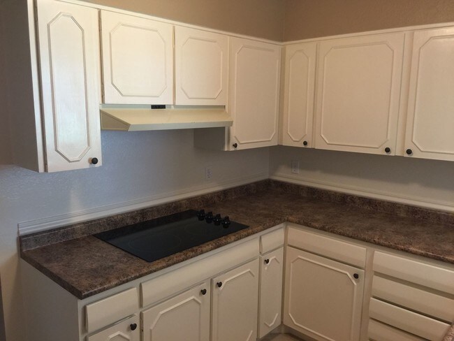 Building Photo - 3 br, 1.5 bath House - 303 Linda Circle