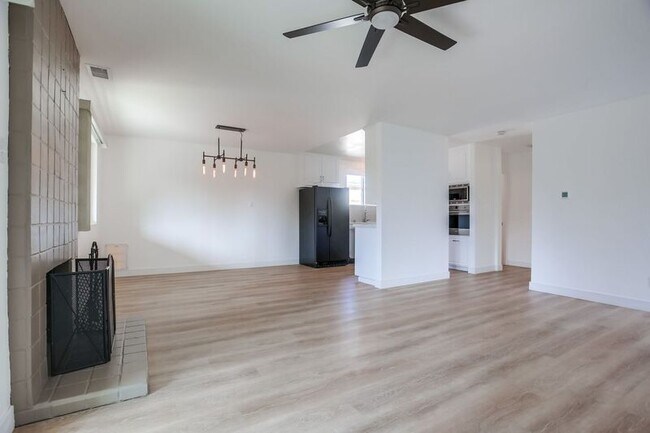 Building Photo - 2662 Cowley Way