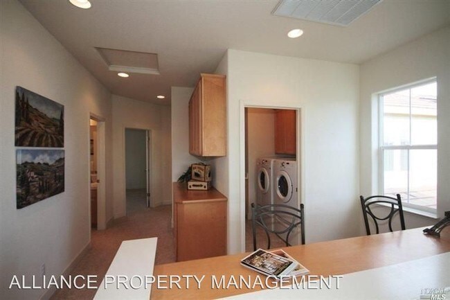 Building Photo - 421 Decanter Cir