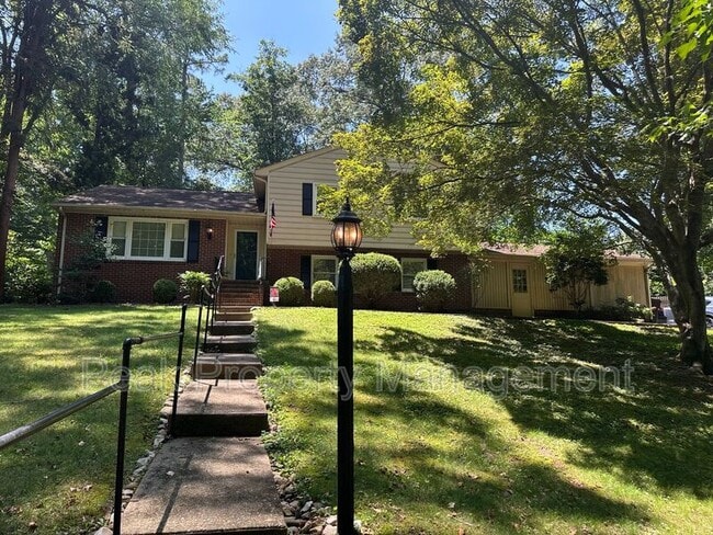 Photo - 2332 N Riverside Dr House