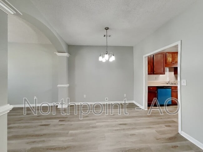 Building Photo - 8617 Thomas Ln