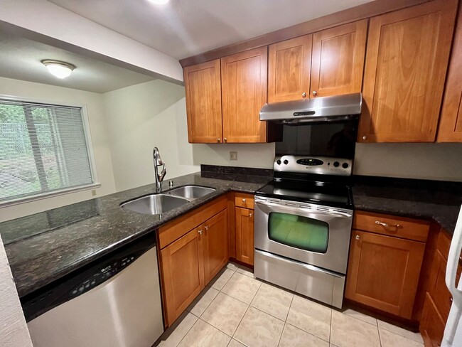 Building Photo - 2 Bd / 1 Ba Kirkland Condo