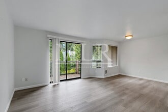 Building Photo - 1700 Lake Park Dr SW
