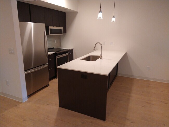 Kitchen - 718 W Babcock St
