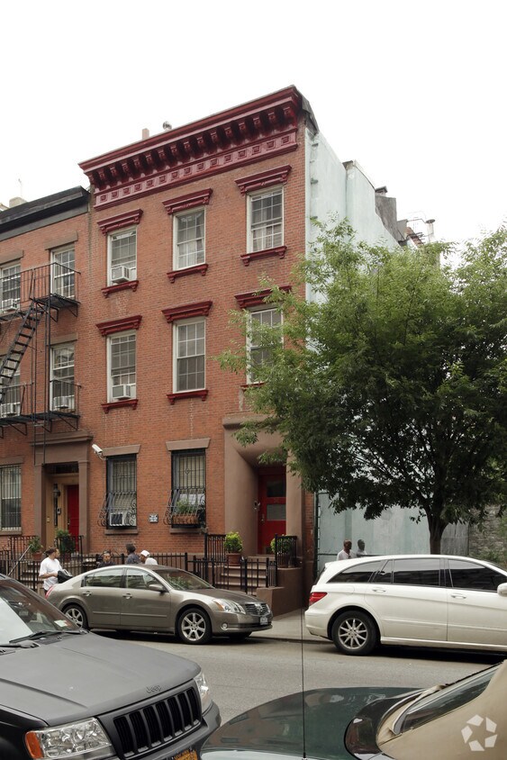 Primary Photo - 30 E 3rd St