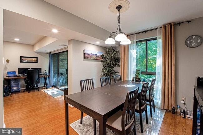 Building Photo - 2037 Royal Fern Ct