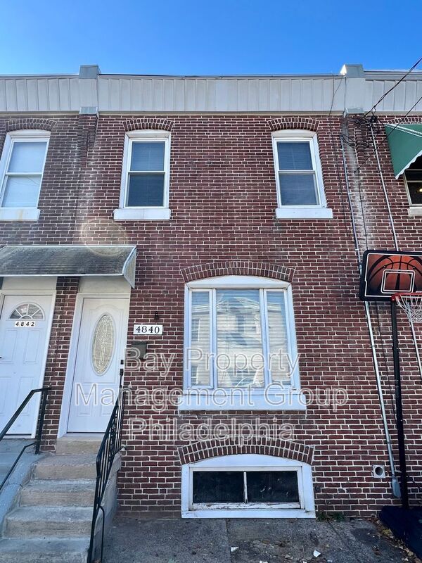 Building Photo - 4840 Unruh Ave
