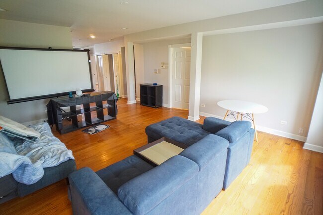Foto del edificio - 2634 W Glenlake Ave