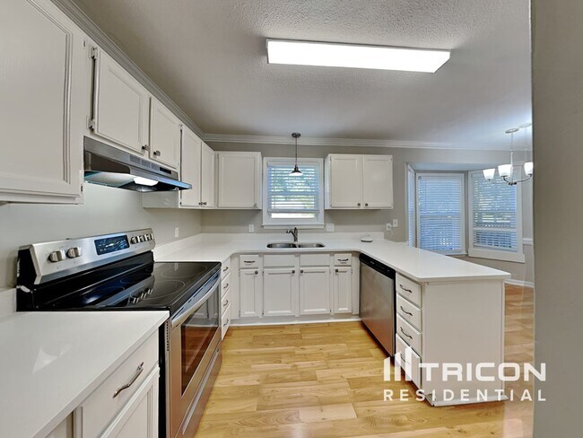 Foto del edificio - 4625 Draper Rd