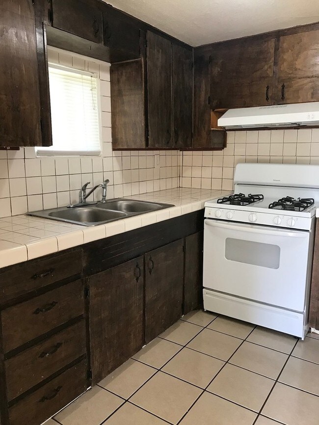 Foto del edificio - 399 11TH ST - 2 BEDROOM 1 BATH - ORANGE COVE