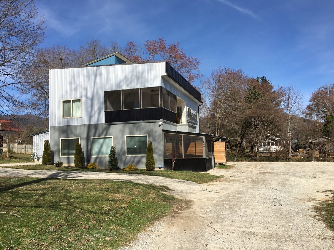 107 Richardson Blvd, Black Mountain, NC 28711 Townhome Rentals in Black Mountain NC