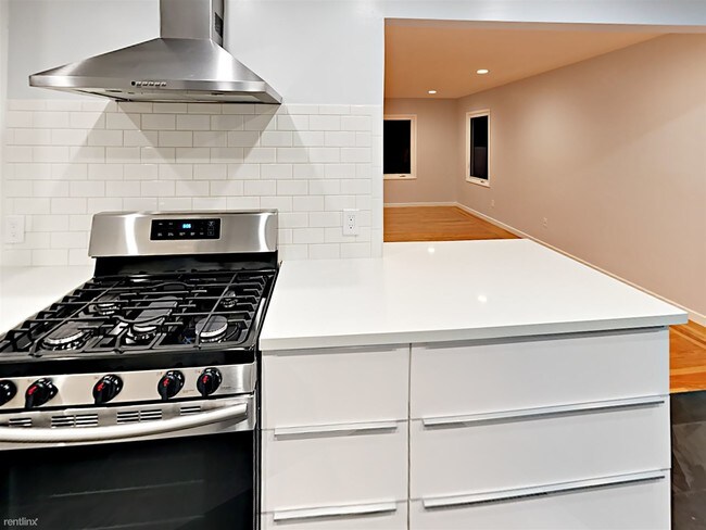 Foto del edificio - 1 br, 1 bath Apartment - 1023 Washington Ave