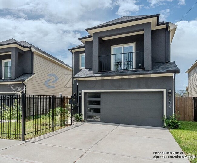 Building Photo - 4614 Redbud St