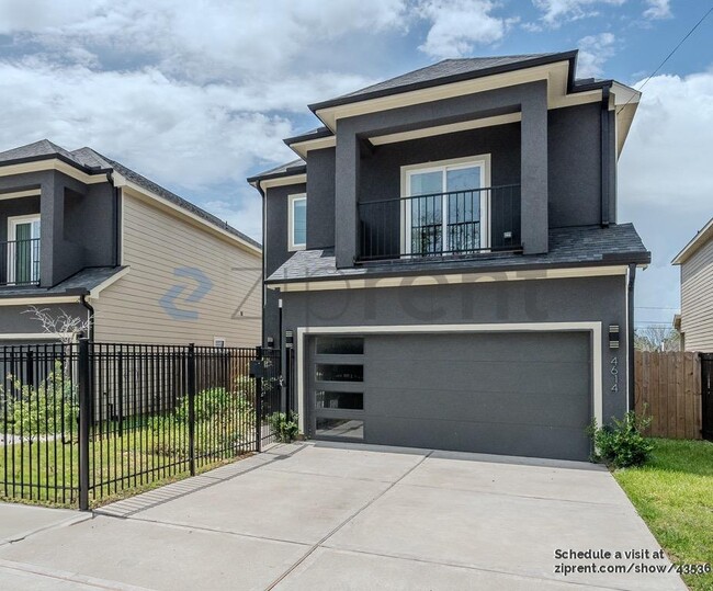 Building Photo - 4614 Redbud St