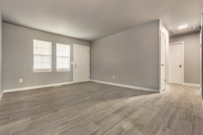 Building Photo - 13817 N Everest Ave