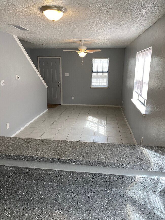 Foto del edificio - 1717 Hudspeth Ave