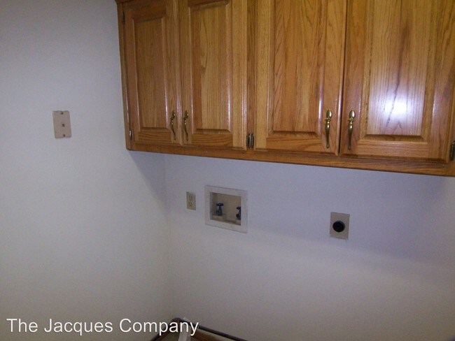 Building Photo - 3 br, 2 bath House - 2560 S. York