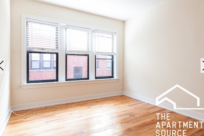 Foto del edificio - 3521 N Racine Ave