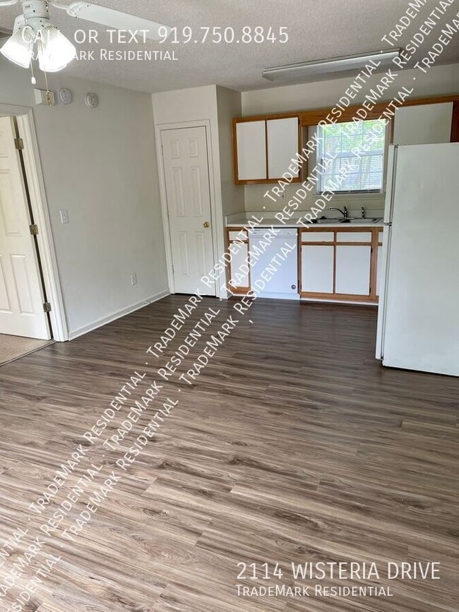 Building Photo - 2114 Wisteria Dr