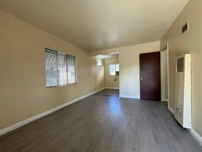 Foto del edificio - 6727 Pickering Ave