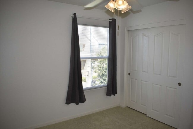 Building Photo - 610 Dante Cir