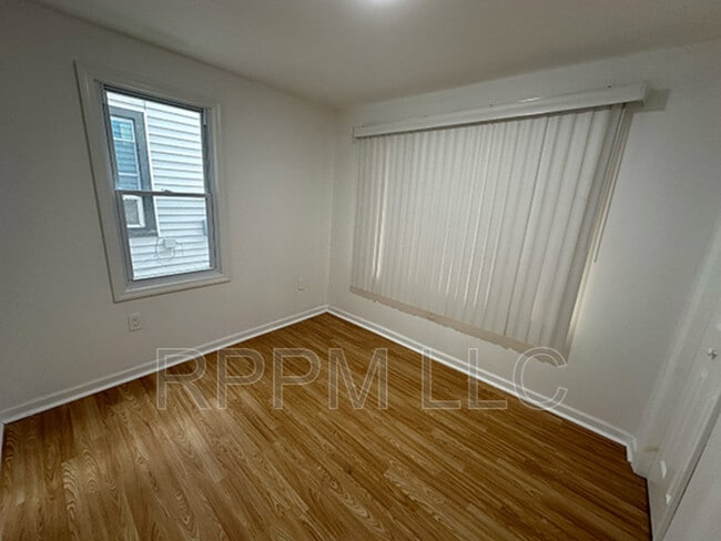 Building Photo - 659 Nassau St