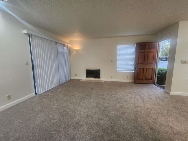 Building Photo - 3921 Crow Canyon Rd