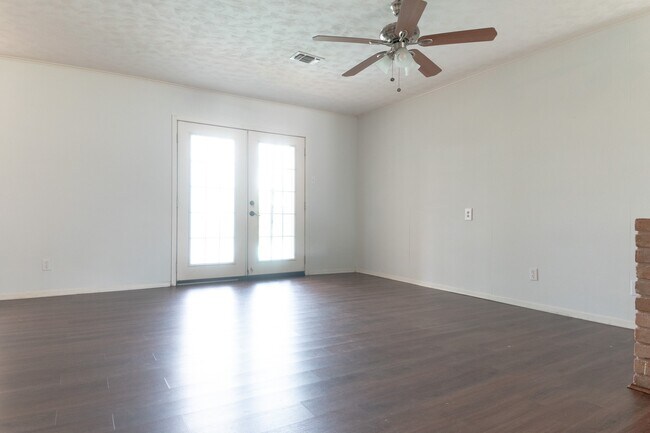 Building Photo - 10907 Doud St